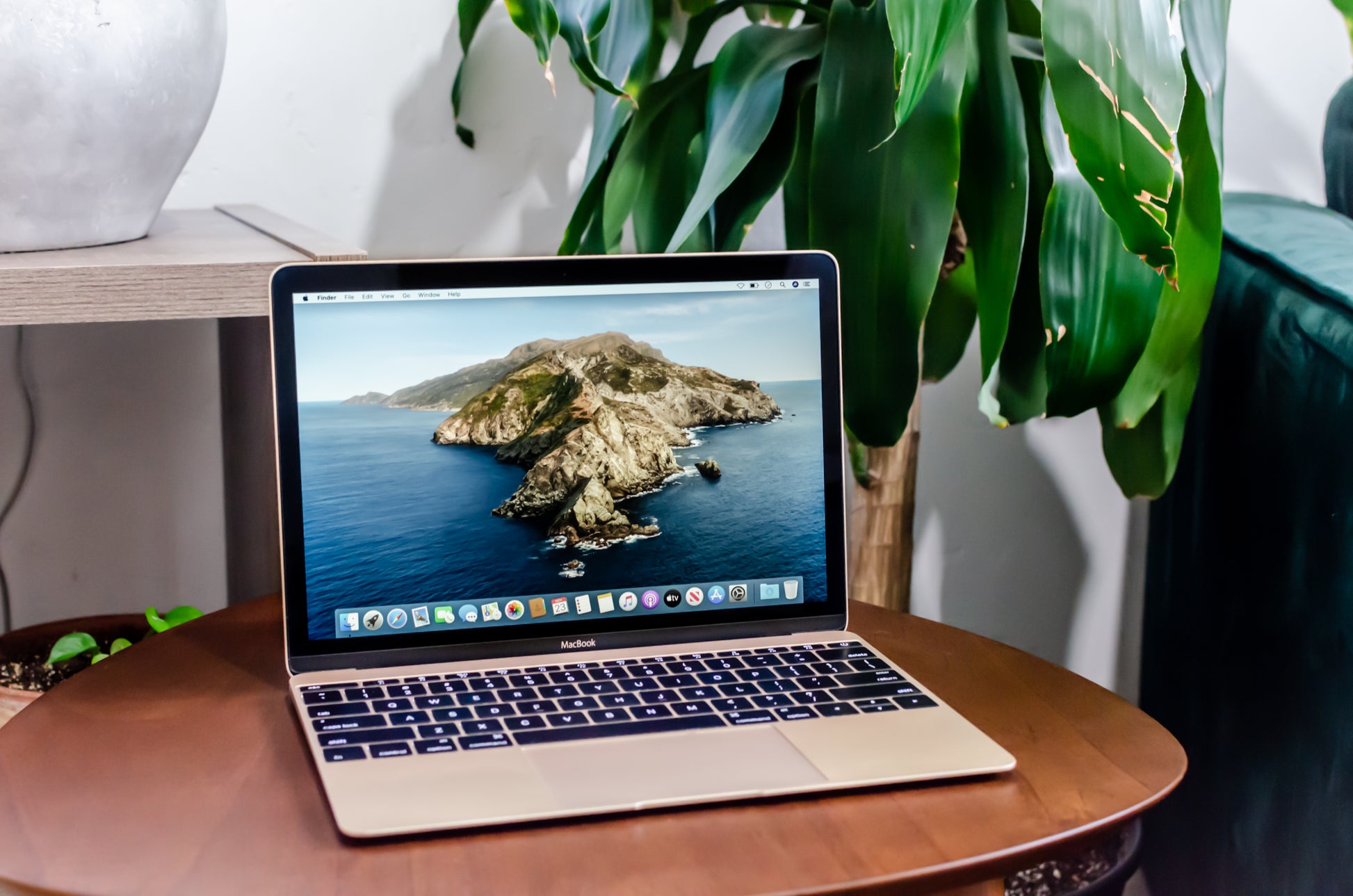 apple-early-2015-12-inch-macbook-retina-a1534-gold-dcm - 1.2ghz processor, 8gb ram, hd 515 - 1.5gb gpu-mk4n2ll/a-4