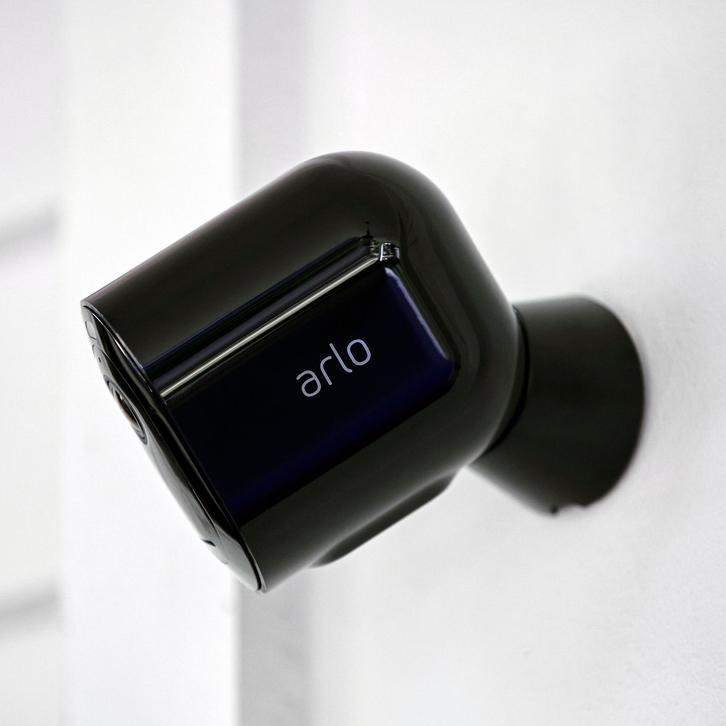 pro-4,-1-spotlight-security-camera-vmc4050b-100nas-black-2