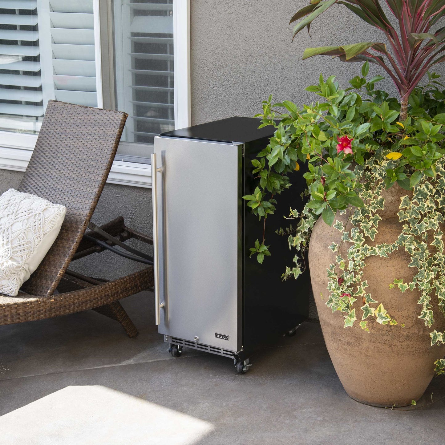 15”-built-in-outdoor-beverage-fridge-nof090ss00-stainless steel-4