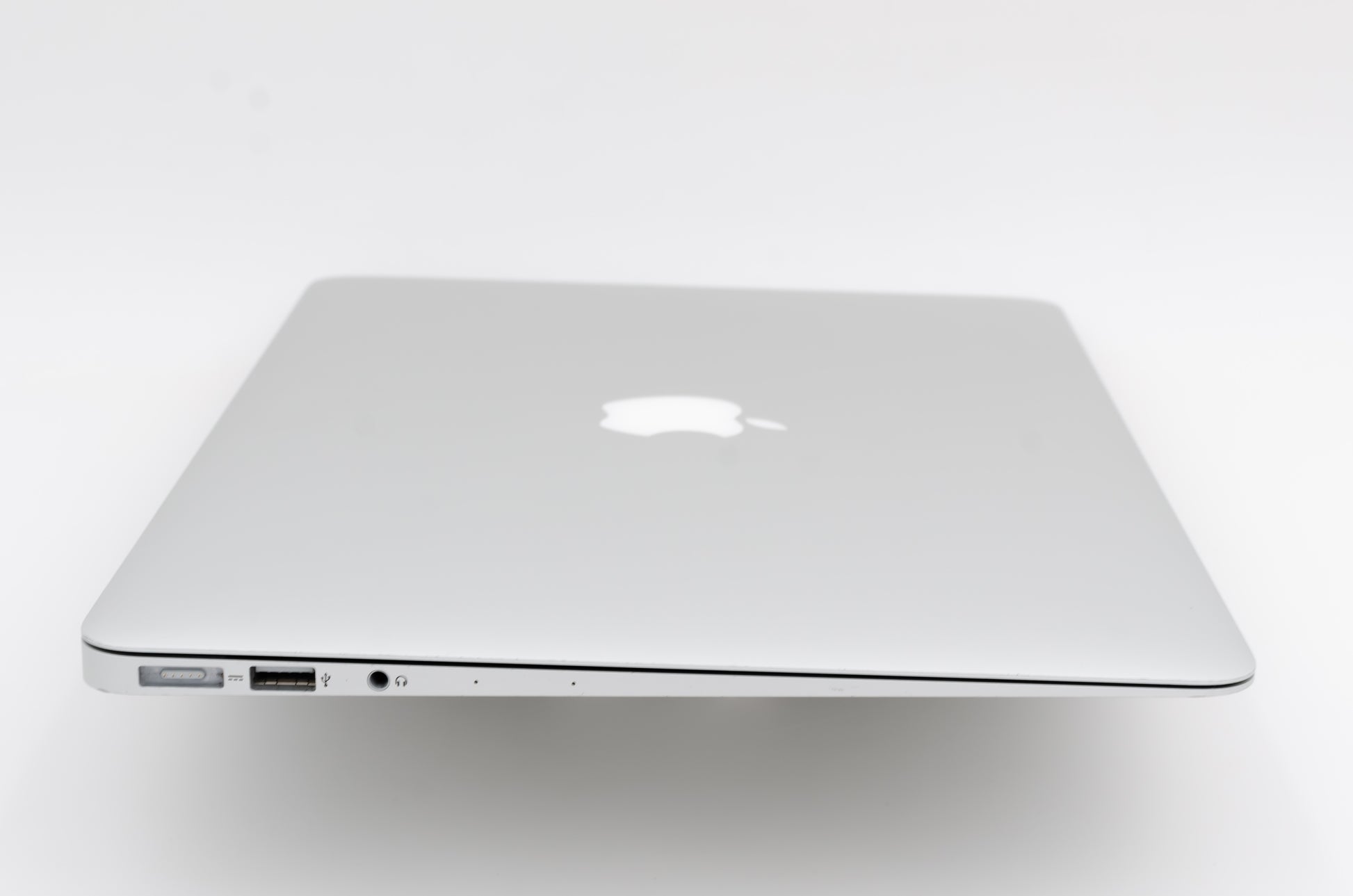 apple-early-2015-13.3-inch-macbook-air-a1466-aluminum-dci5 - 1.6ghz processor, 8gb ram, hd 6000 - 1.5gb gpu-mjve2ll/a-4