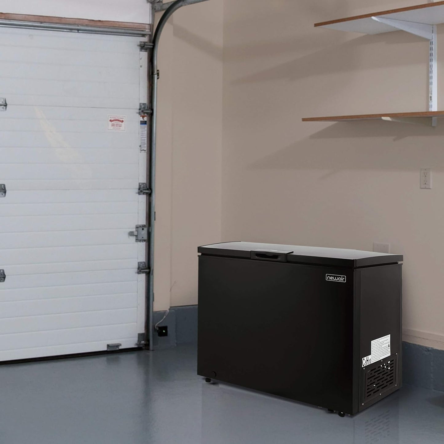 compact-chest-freezer-nft070mb00-black-4