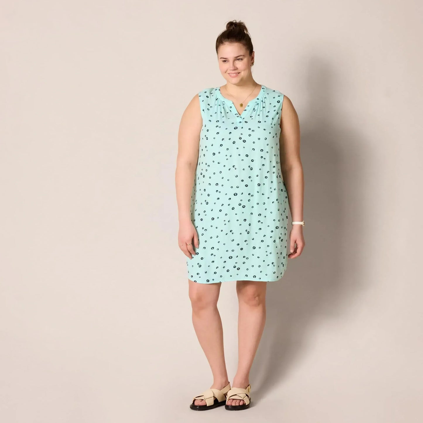 Amazon Essentials Women's Sleeveless Woven Shift Dress (NEW)