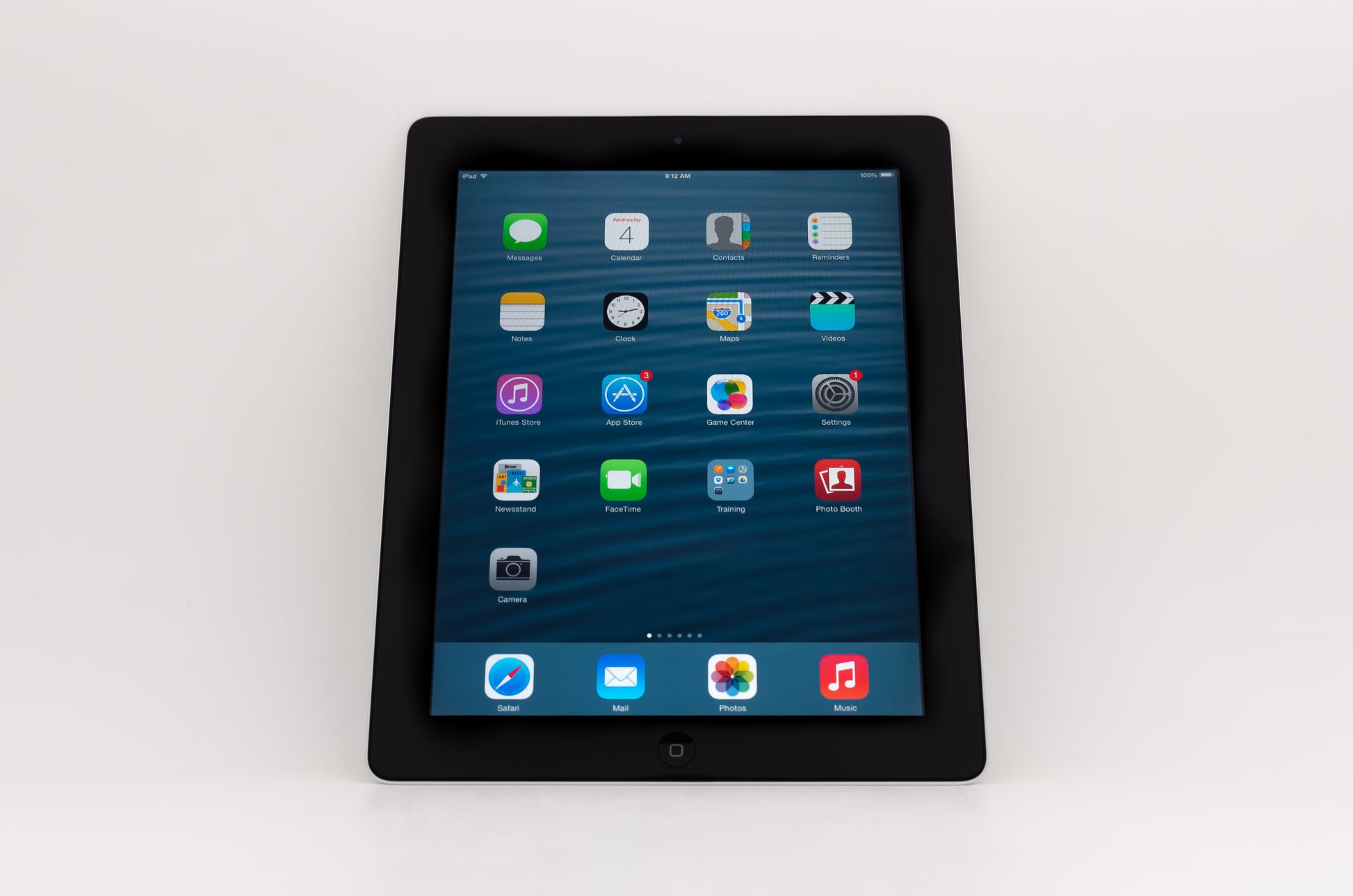 apple-2011-9.7-inch-ipad-2-a1396-silver/black-1