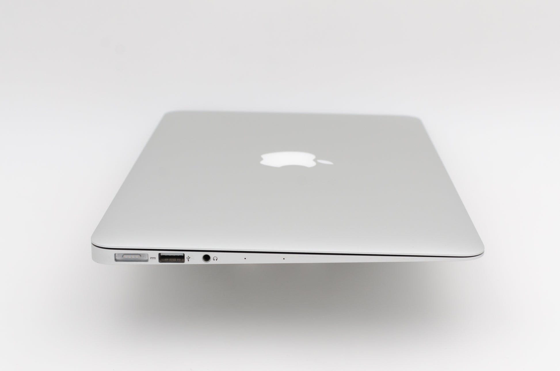 apple-mid-2013-11.6-inch-macbook-air-a1465-aluminum-dci7 - 1.7ghz processor, 4gb ram, hd 5000 - 1.5gb gpu-md711ll/a-4