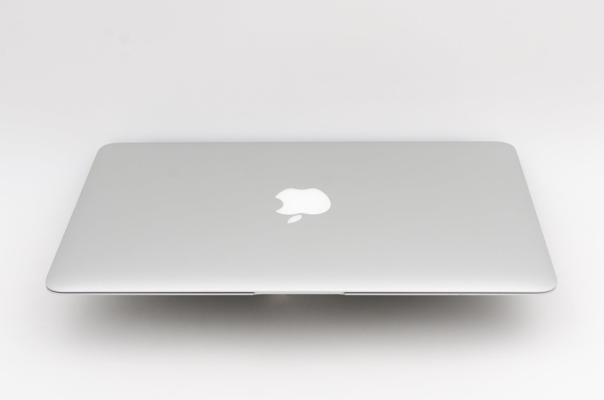 apple-mid-2011-11.6-inch-macbook-air-a1370-aluminum-dci5 - 1.6ghz processor, 2gb ram, hd 3000 - 348mb gpu-mc968ll/a-3